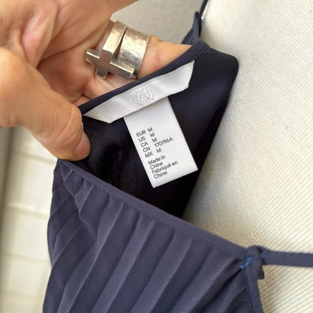 H & M navy blue accordian maxi dress sleeveless size medium - Picture 8 of 12